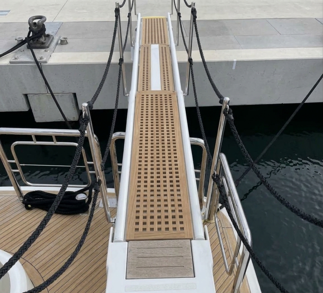 Cockpit Table Detail 1